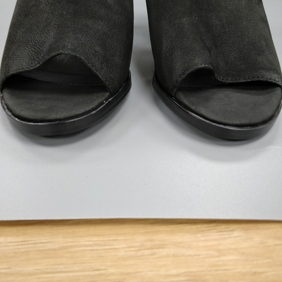 $235 EILEEN FISHER Nikki Peep Toe Sandal Booties Block Heel Black Leather 9.5 - Picture 5 of 10